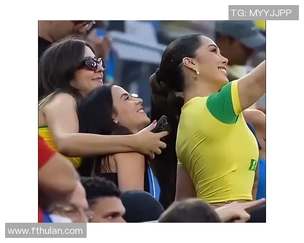 足球明星在绿茵场上挥洒汗水展现风采与激情的精彩瞬间