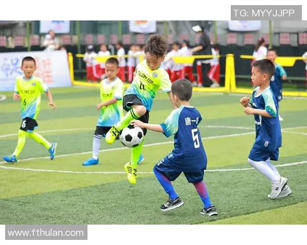 足球明星挥手瞬间回顾图文合集展现他们的魅力与风采 足球明星挥手瞬间回顾图文合集展现他们的魅力与风采